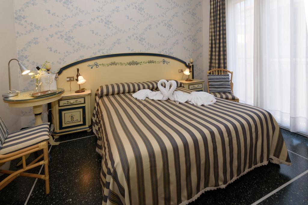 Hotel Morchio Mhotelsgroup Диано-Марина Экстерьер фото